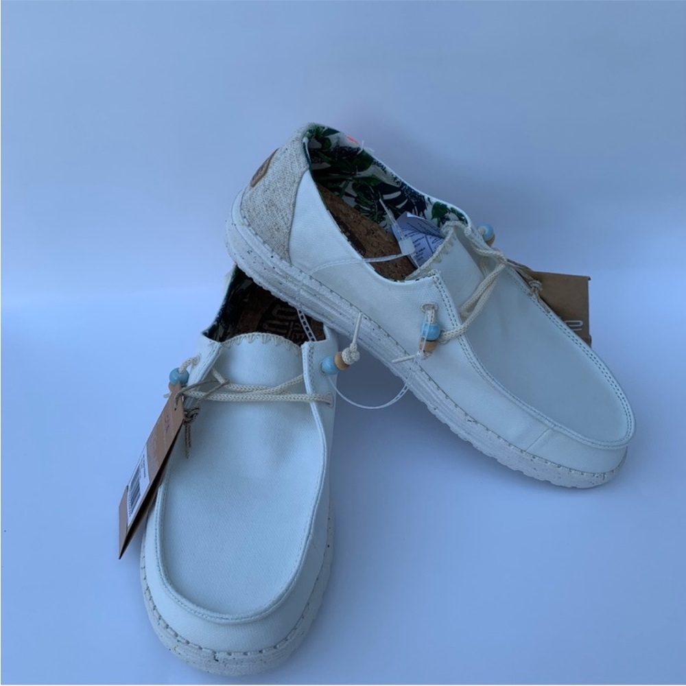 Hey Dude Womens Wendy Natural Salt Moccasin Slip-On Shoes Size 9
